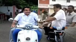 Nitin Gadkari who traveled without a helmet. Video is viral