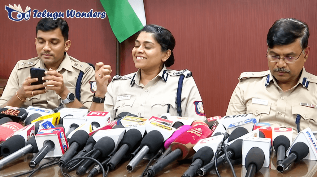 బాలిక హత్యాచార కేసుపై ప్రెస్మీట్లో పోలీసుల నవ్వులు..వైరల్ వీడియో 1 8bee814a-a9c1-4eb8-b89a-ba04db237271