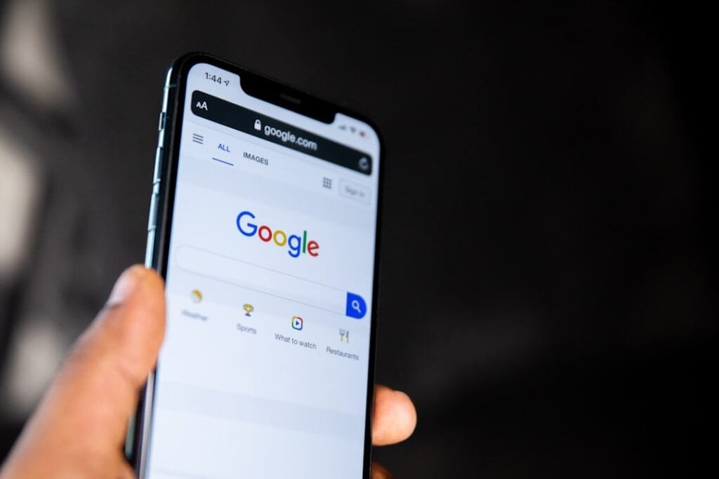 స్మార్ట్‌ఫోన్‌లో Google AI shoppingకు ప్రతినిధి చిత్రం