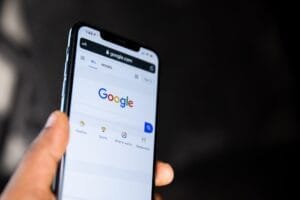 స్మార్ట్‌ఫోన్‌లో Google AI shoppingకు ప్రతినిధి చిత్రం