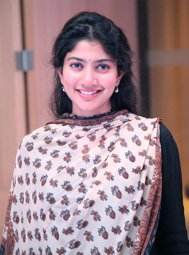నవంబర్లో సాయి పల్లవి డబుల్ ట్రీట్.. రెండు వారాల వ్యవధిలో రెండు భారీ సినిమాలు 1 సాయి పల్లవి