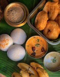 ఇడ్లీ, వడతో అల్పాహారం — ప్రతీకాత్మక చిత్రం; పాఠశాల భోజనం ఫోటో కాదు